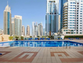 Very Convenient Apartment steps to Metro and Marina Mall